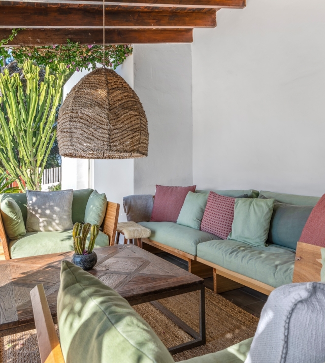 Resa Estates Paco for sale te koop finca paddel Ibiza lounge.jpg